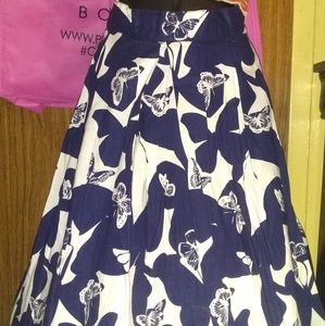 🐺3 for $33🐺 Navy/white Butterfly print skirt.